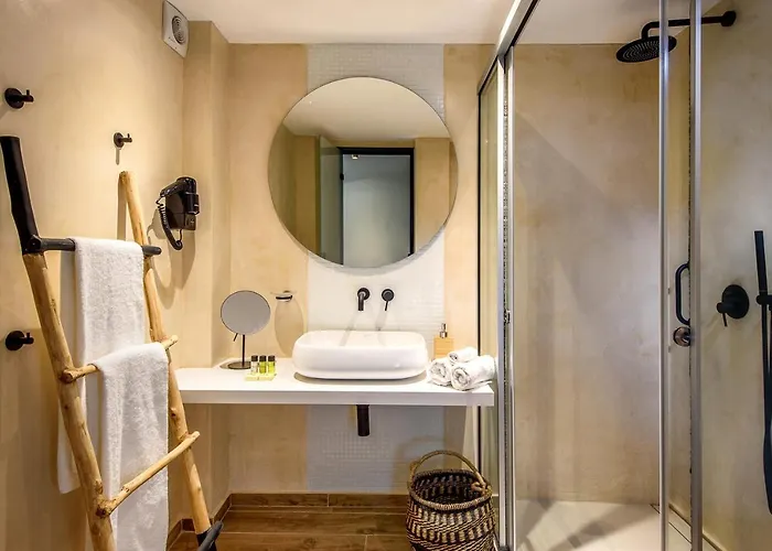 Willa Caldera Theros